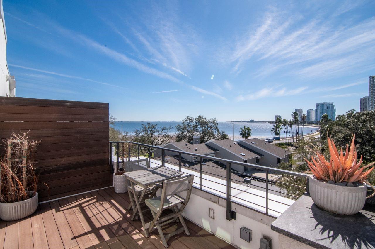 Listing photo id 42 for 2810 Barcelona Street