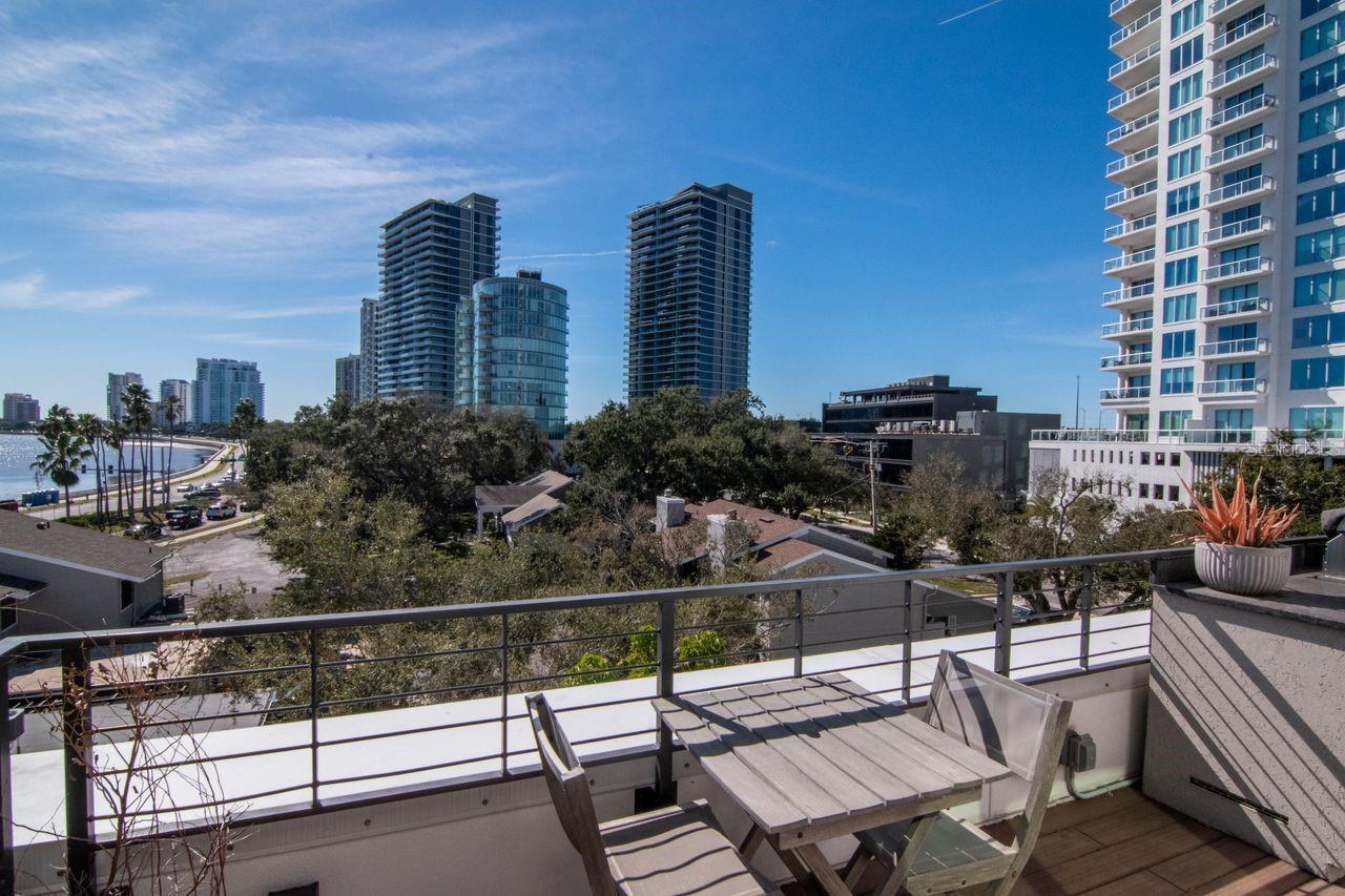 Listing photo id 43 for 2810 Barcelona Street