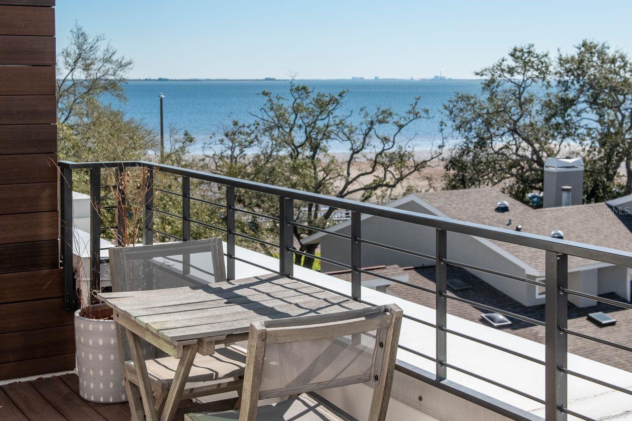 Listing photo id 44 for 2810 Barcelona Street