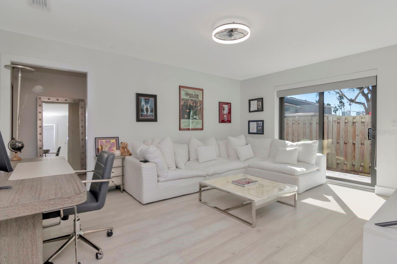 Listing photo id 3 for 2810 Barcelona Street