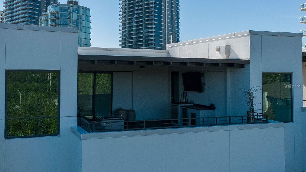 Listing photo id 51 for 2810 Barcelona Street