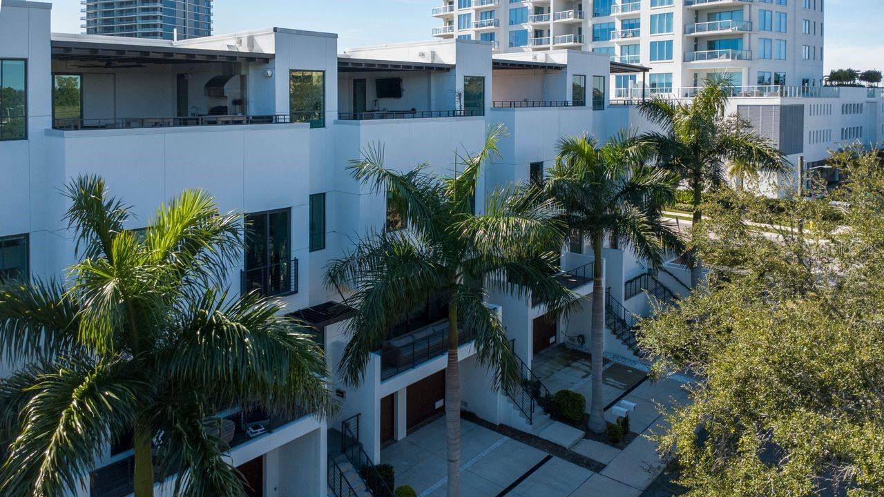 Listing photo id 53 for 2810 Barcelona Street