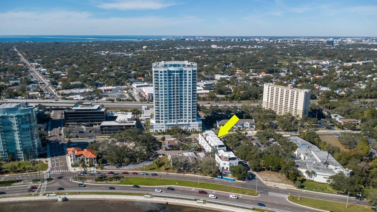 Listing photo id 56 for 2810 Barcelona Street