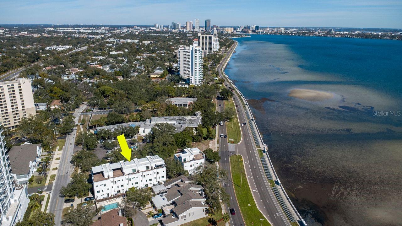 Listing photo id 57 for 2810 Barcelona Street