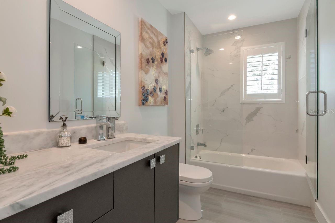 Listing photo id 4 for 2810 Barcelona Street