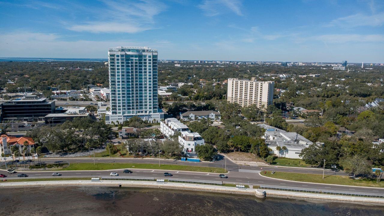 Listing photo id 59 for 2810 Barcelona Street