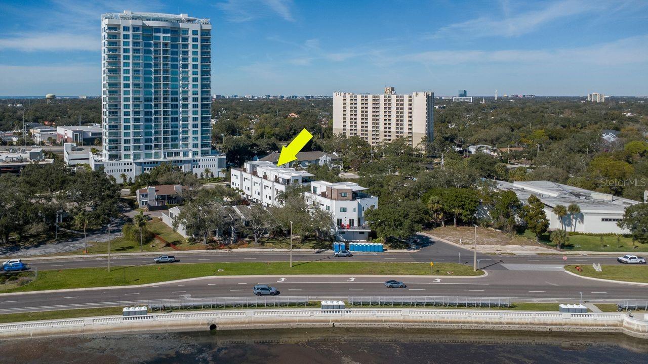 Listing photo id 61 for 2810 Barcelona Street