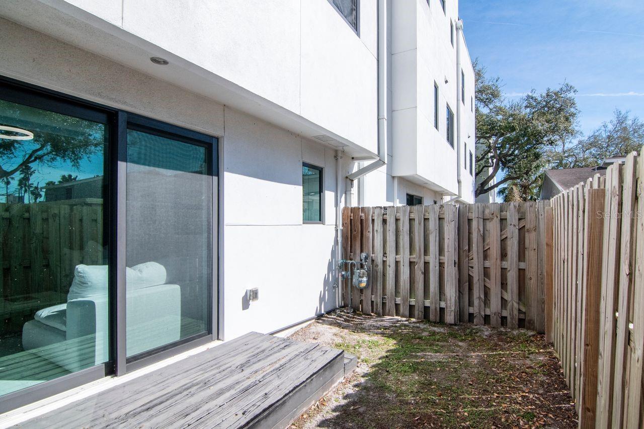 Listing photo id 5 for 2810 Barcelona Street