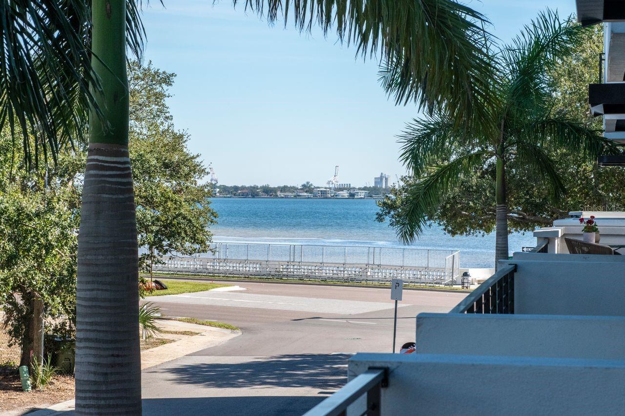 Listing photo id 72 for 2810 Barcelona Street