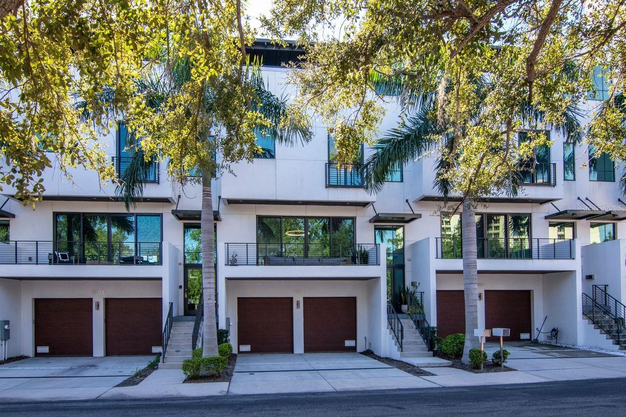 Listing photo id 73 for 2810 Barcelona Street