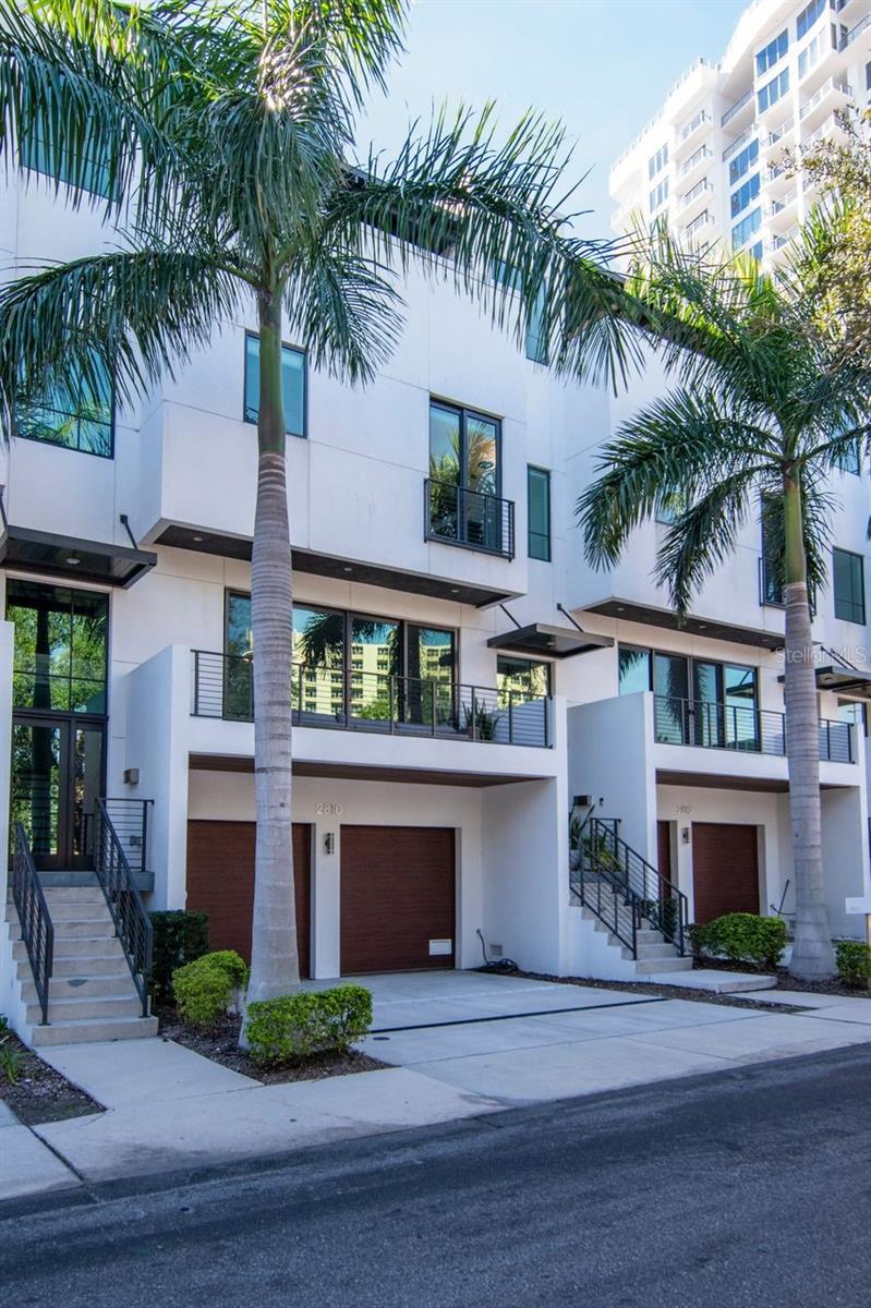 Listing photo id 74 for 2810 Barcelona Street