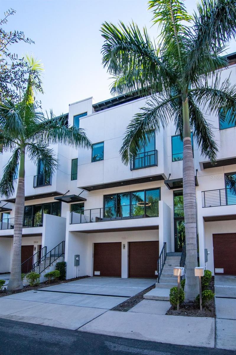 Listing photo id 76 for 2810 Barcelona Street