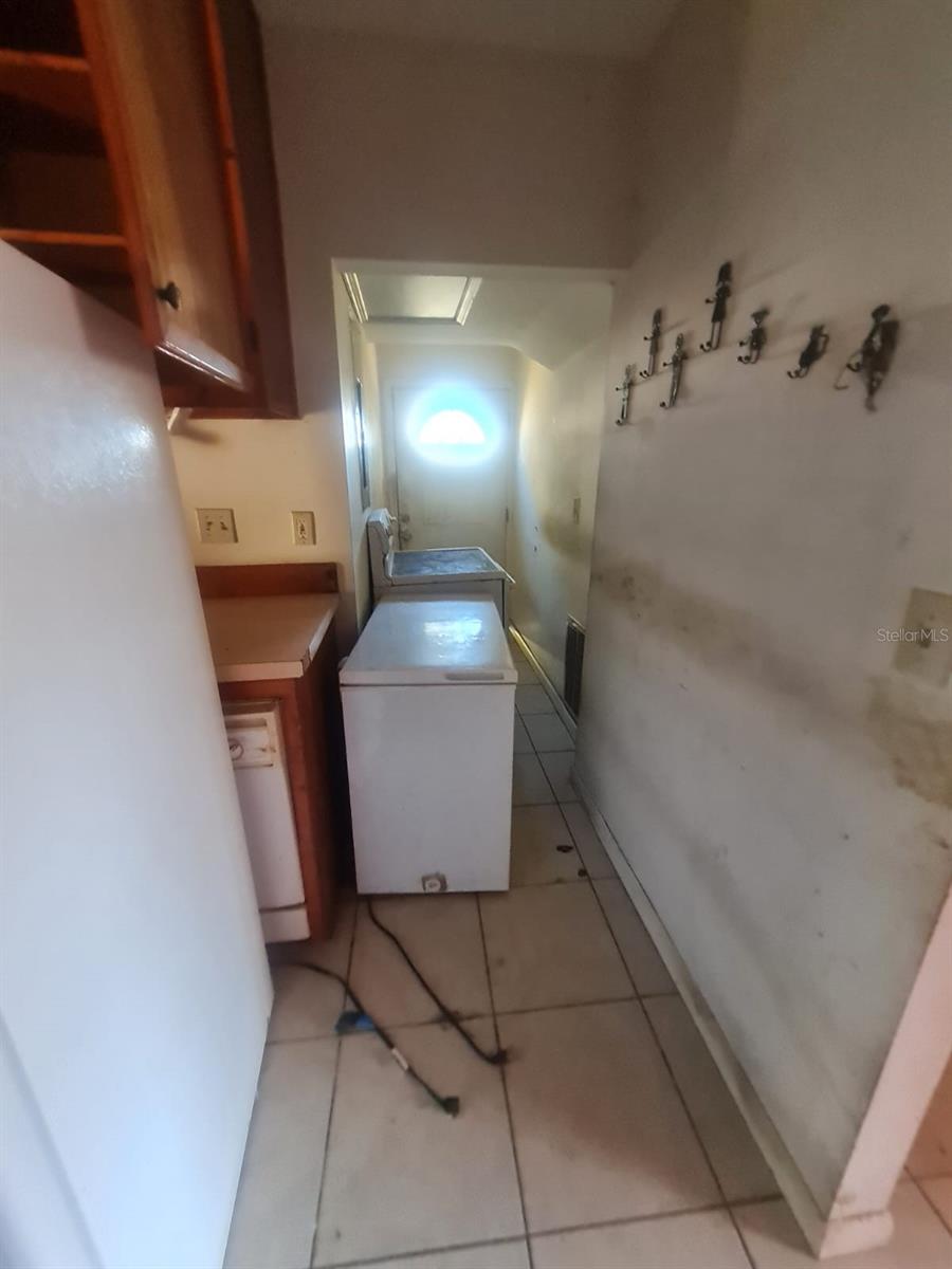 Image 16 of 33 For 5241 67th Street N