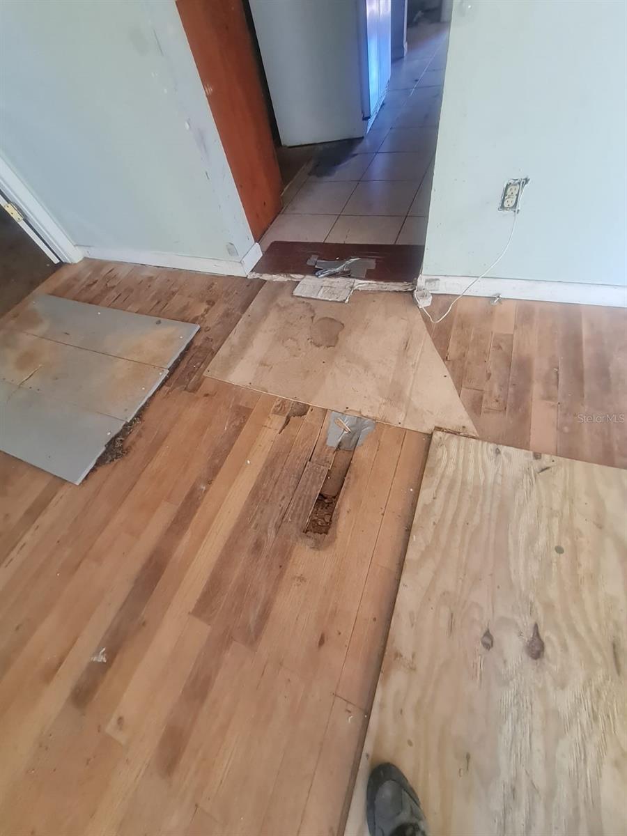 Image 25 of 33 For 5241 67th Street N