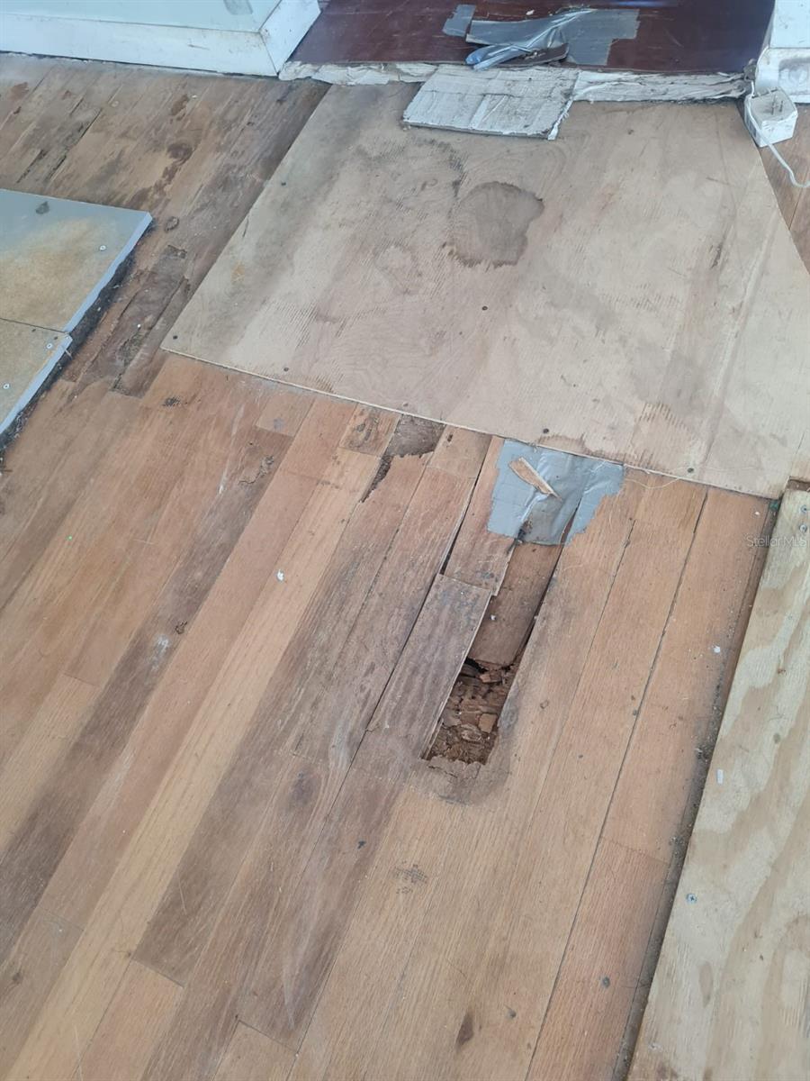 Image 26 of 33 For 5241 67th Street N