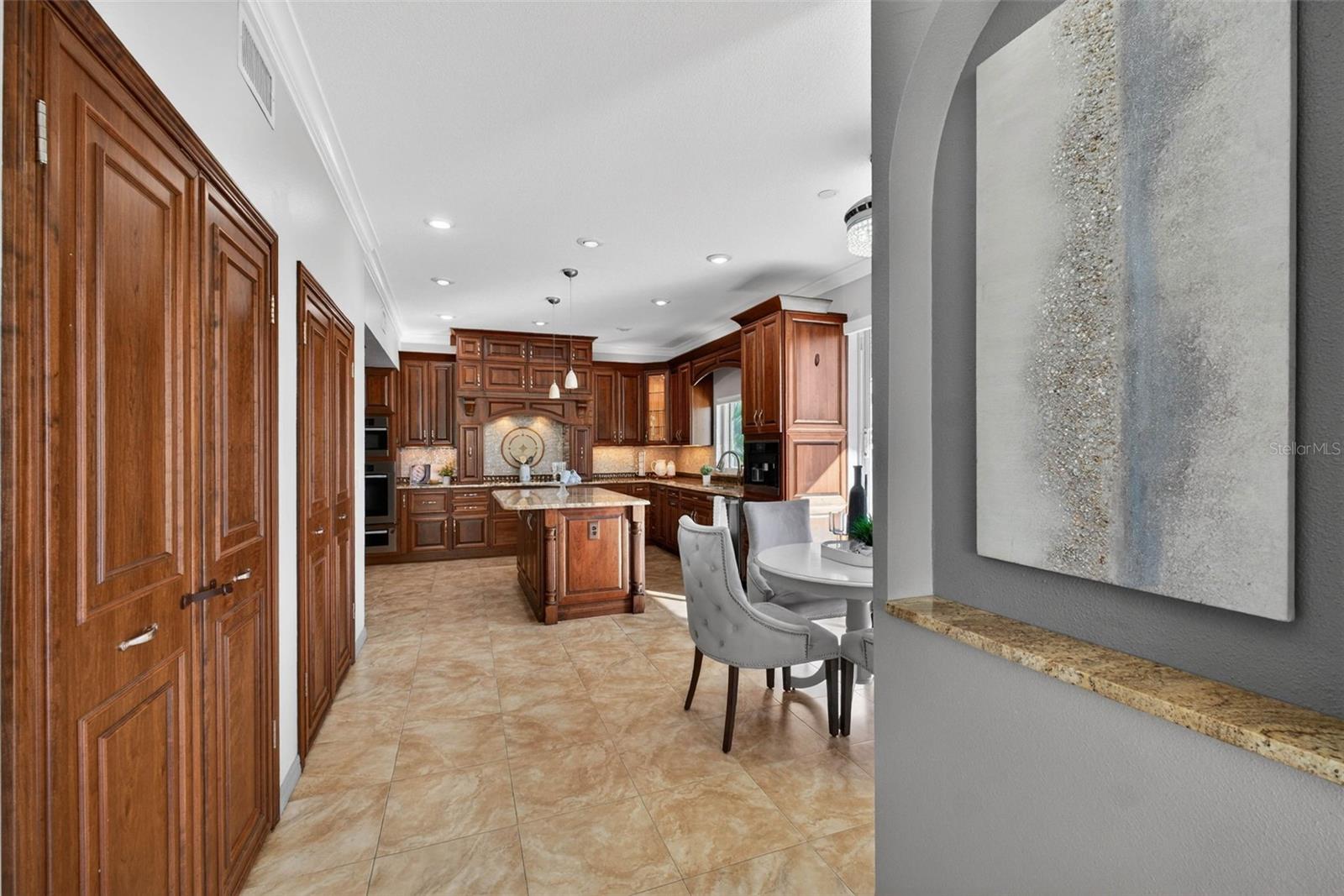 Listing photo id 9 for 12404 Maidstone Court