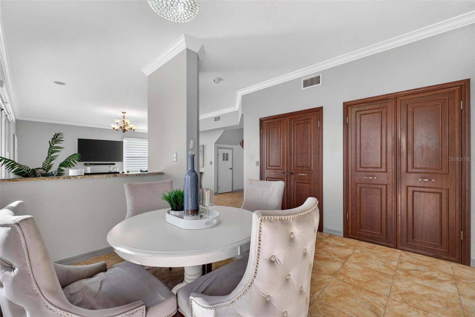 Listing photo id 10 for 12404 Maidstone Court