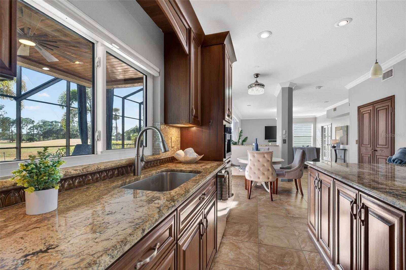 Listing photo id 12 for 12404 Maidstone Court