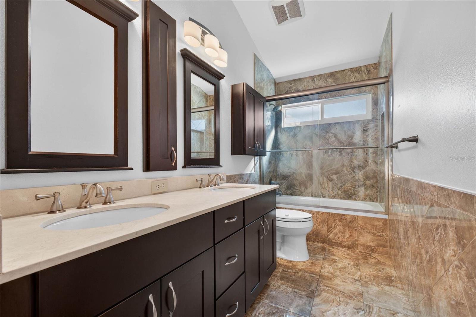 Listing photo id 59 for 12404 Maidstone Court