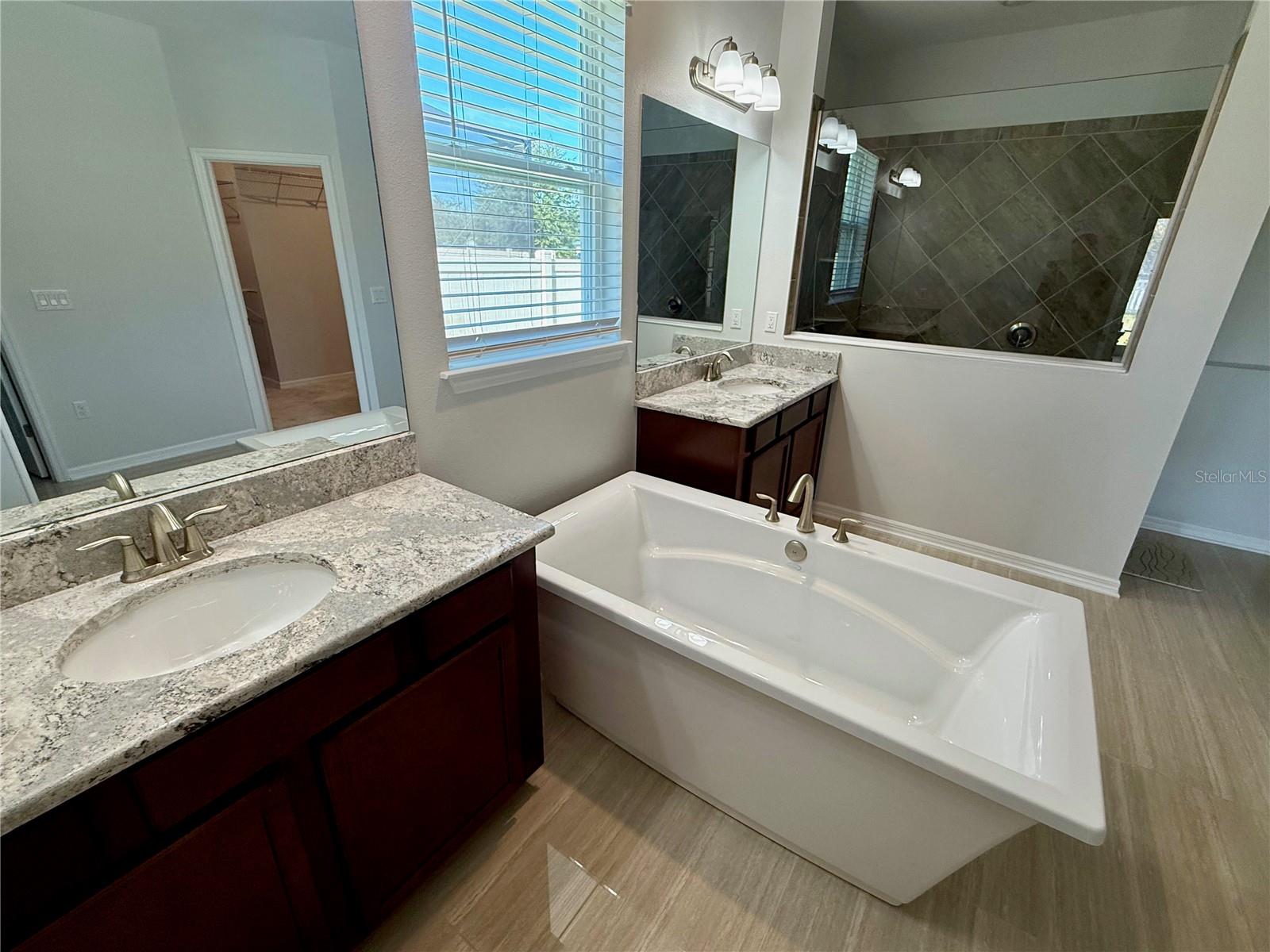 Image 24 of 60 For 10409 Cardera Drive