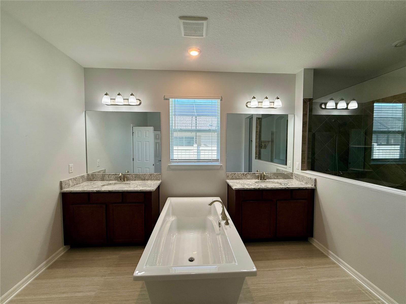 Image 25 of 60 For 10409 Cardera Drive