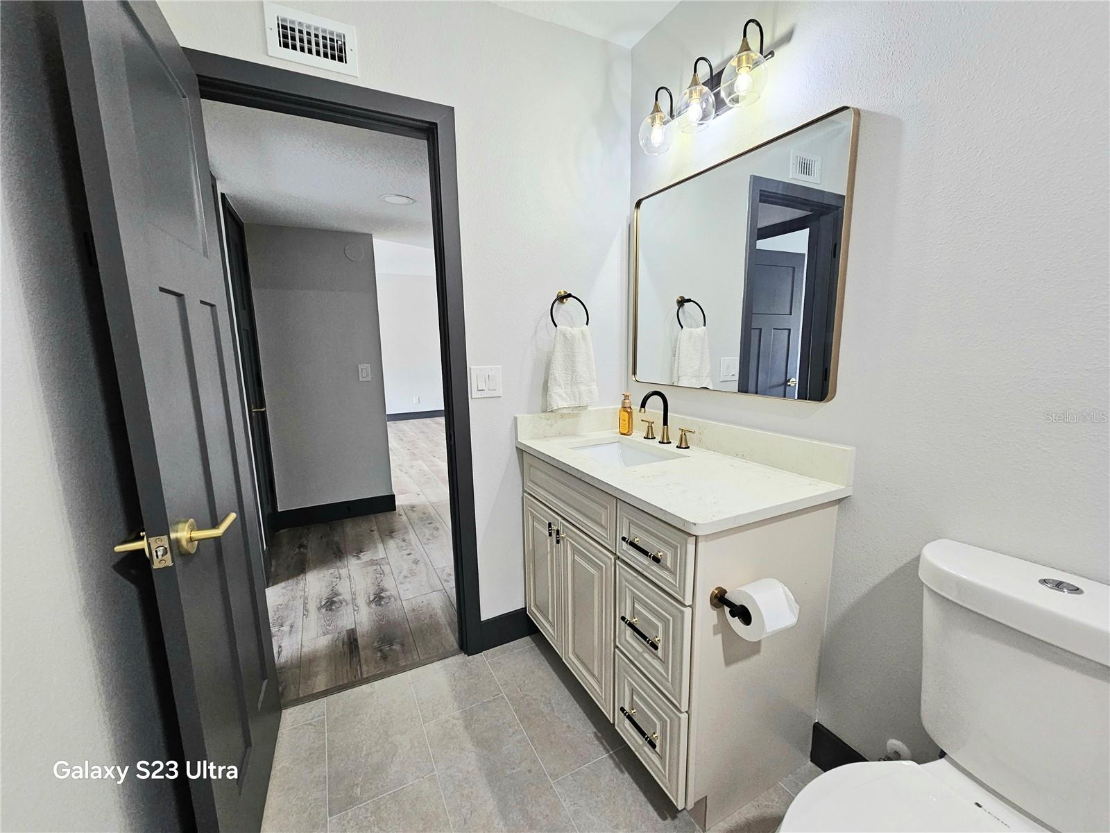 Image 19 of 69 For 2435 Sumatran Way 35