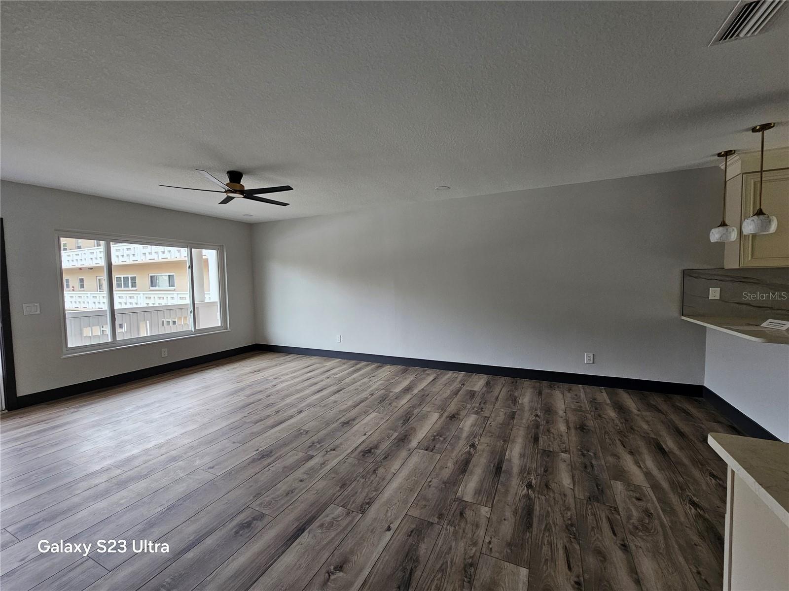 Image 22 of 69 For 2435 Sumatran Way 35