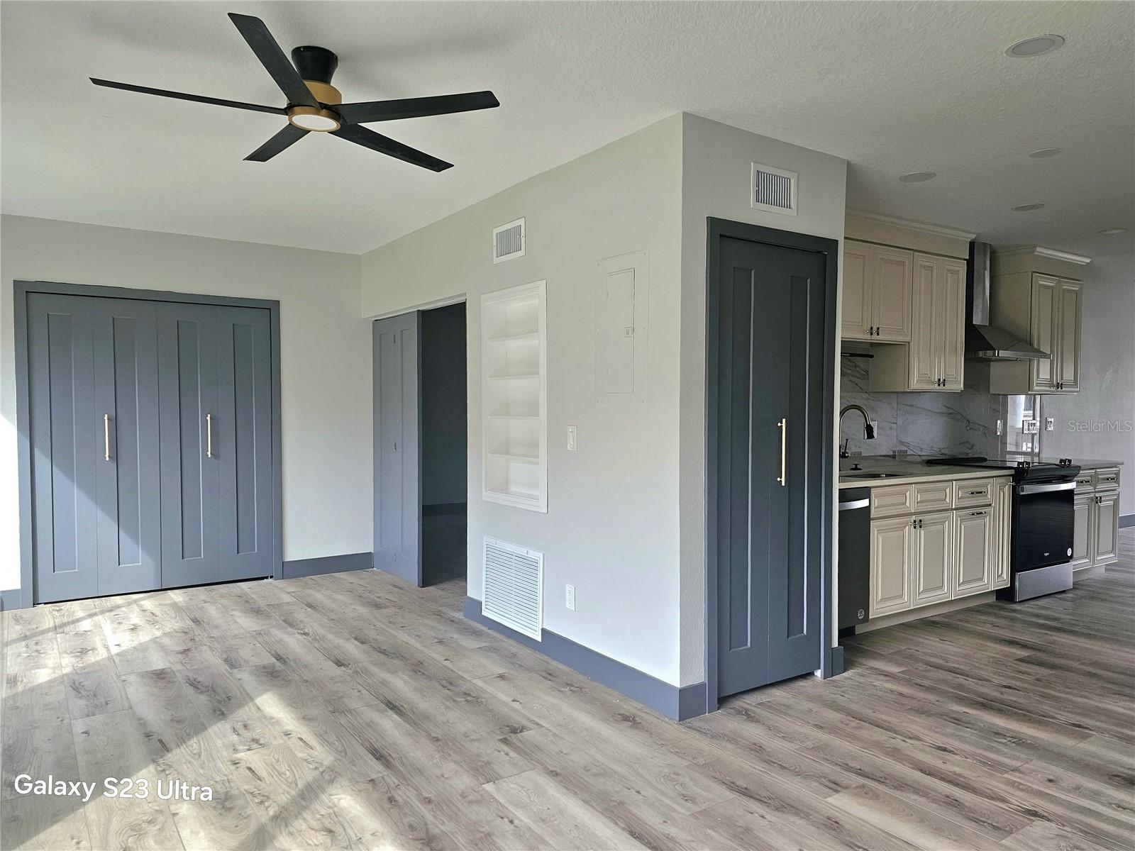 Image 8 of 69 For 2435 Sumatran Way 35