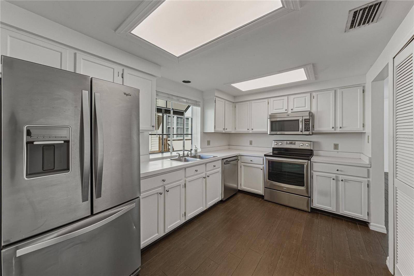 Image 14 of 62 For 307 Bungalow Park Avenue B