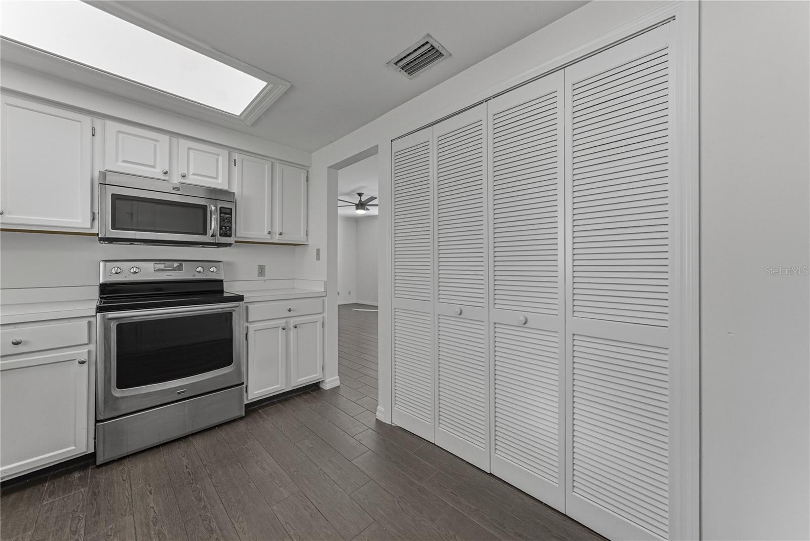 Image 16 of 62 For 307 Bungalow Park Avenue B