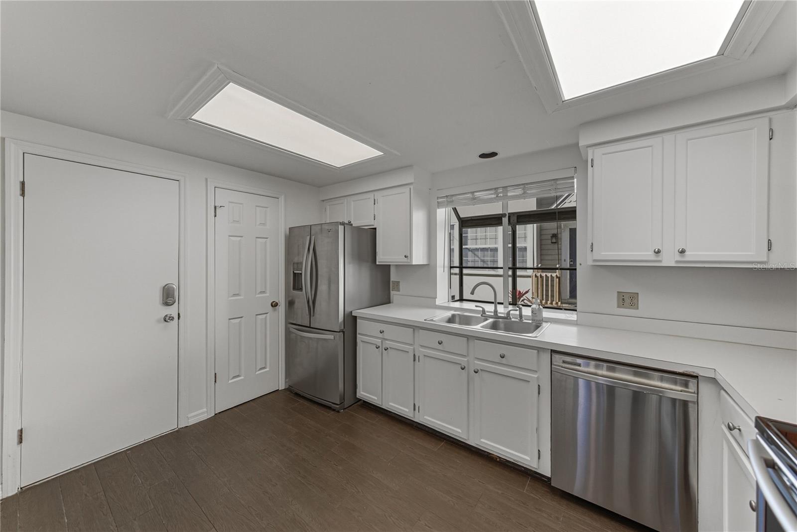 Image 17 of 62 For 307 Bungalow Park Avenue B