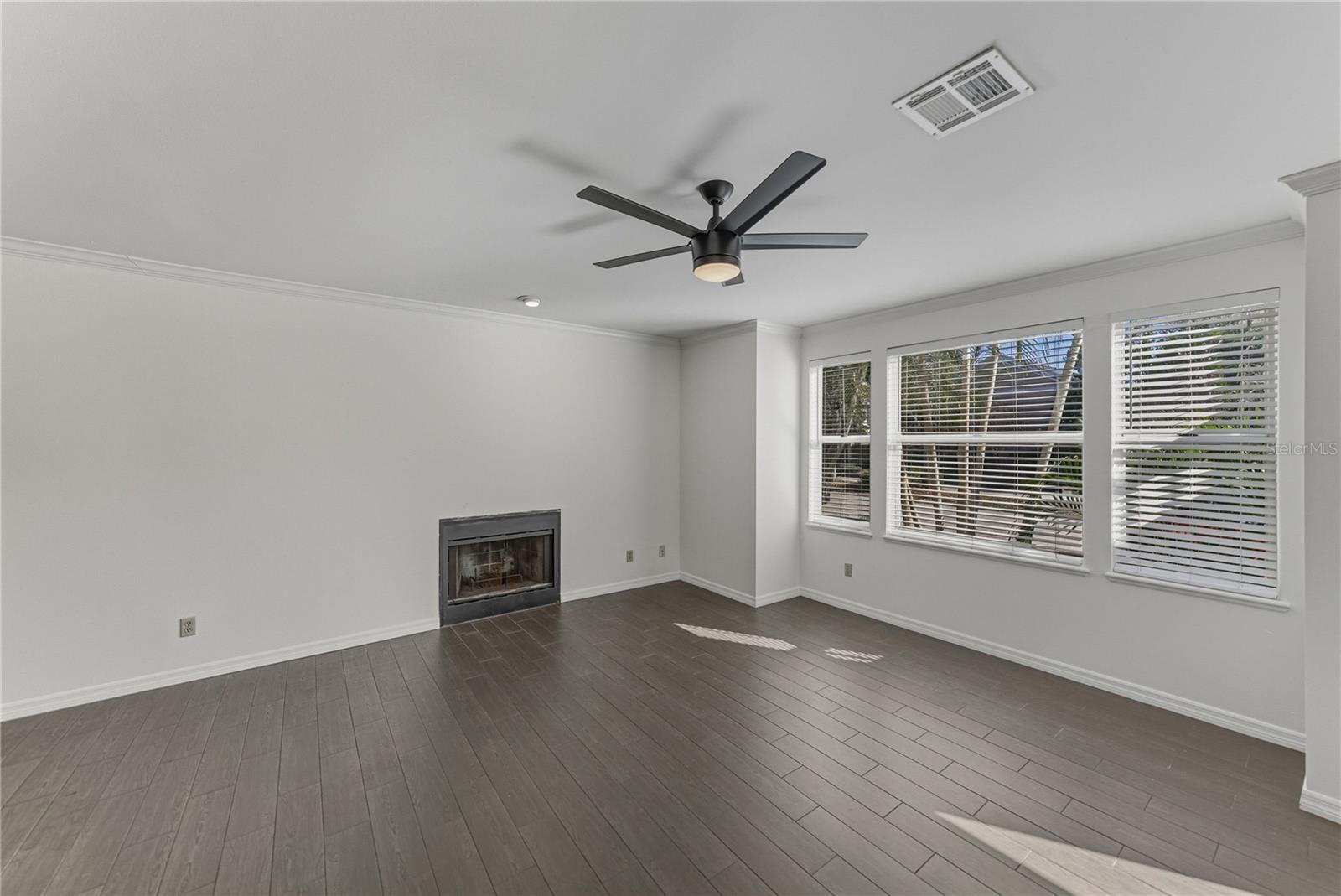 Image 24 of 62 For 307 Bungalow Park Avenue B