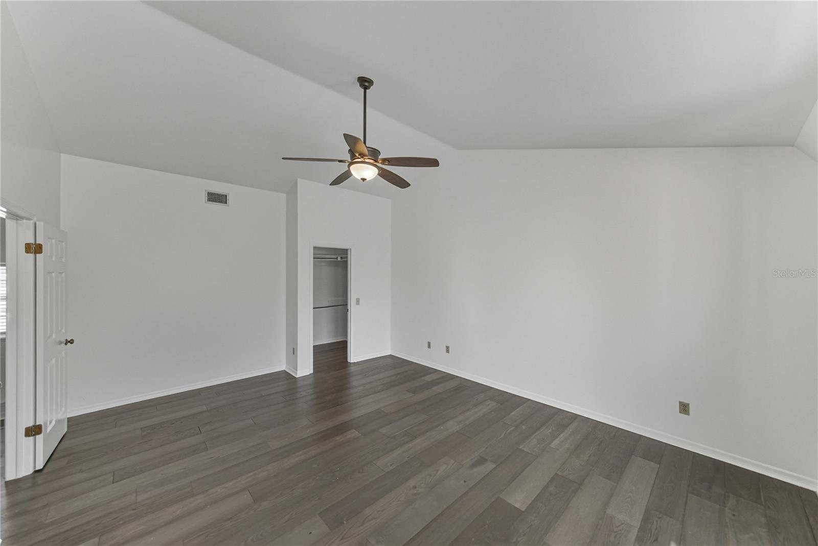 Image 35 of 62 For 307 Bungalow Park Avenue B