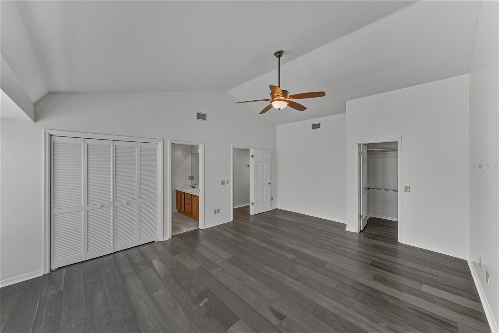 Image 36 of 62 For 307 Bungalow Park Avenue B