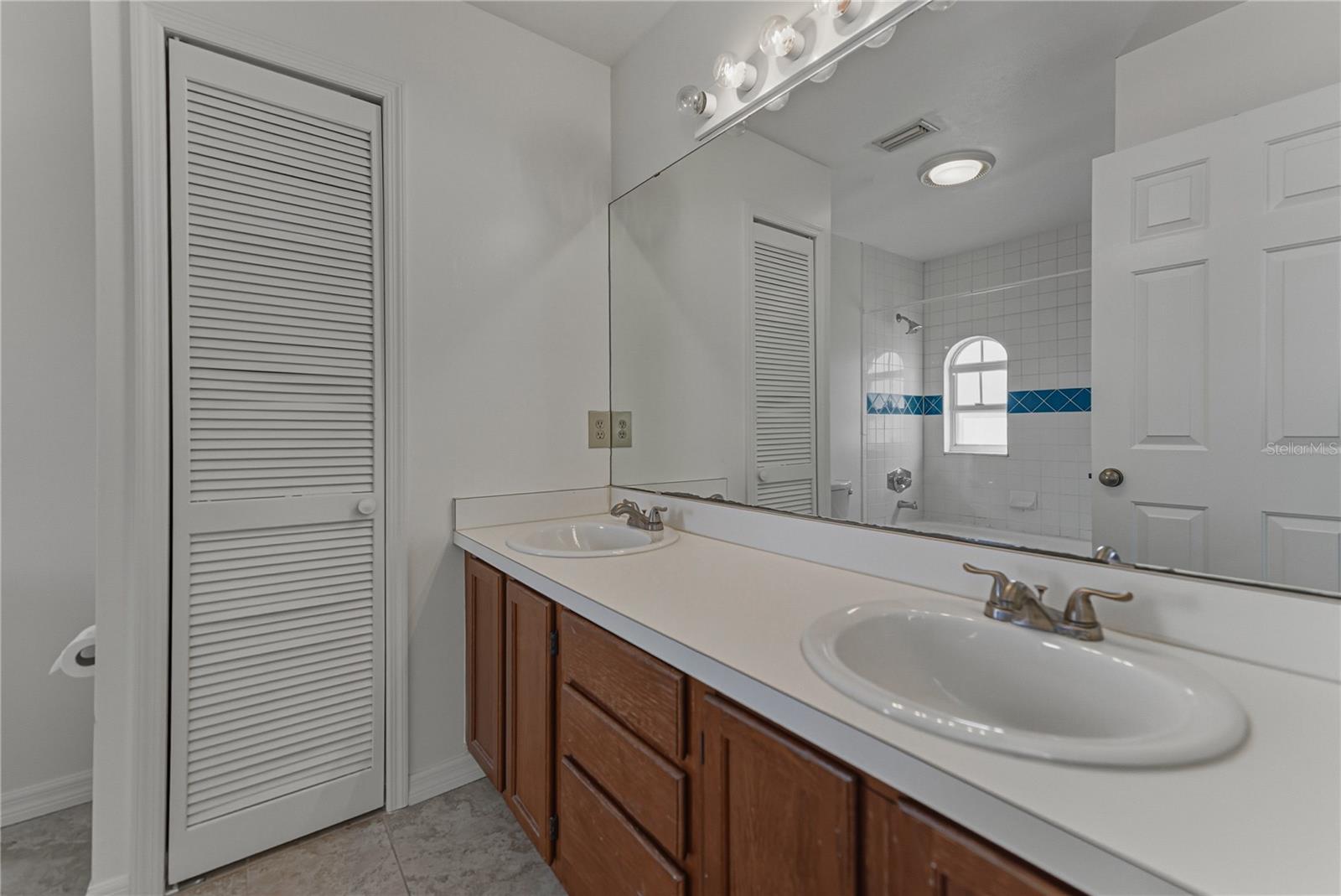 Image 38 of 62 For 307 Bungalow Park Avenue B