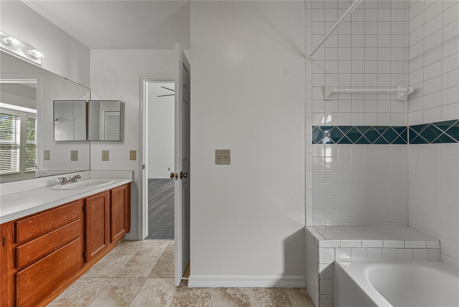 Image 41 of 62 For 307 Bungalow Park Avenue B