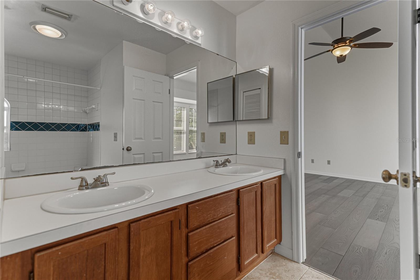 Image 42 of 62 For 307 Bungalow Park Avenue B