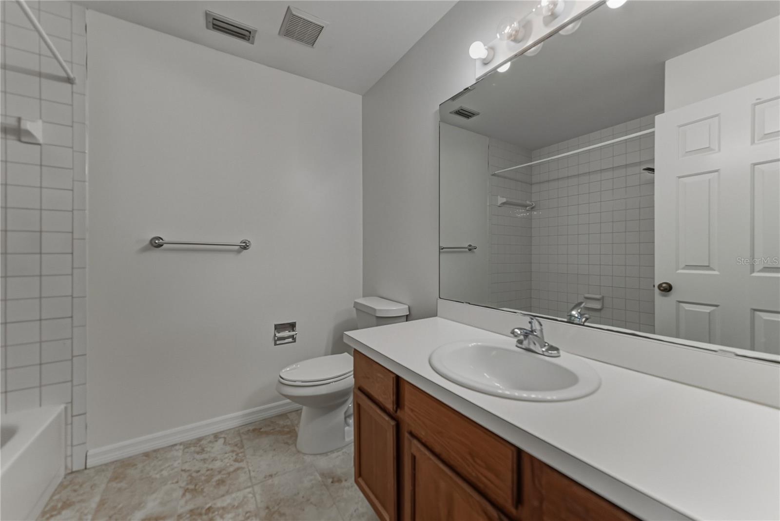 Image 43 of 62 For 307 Bungalow Park Avenue B