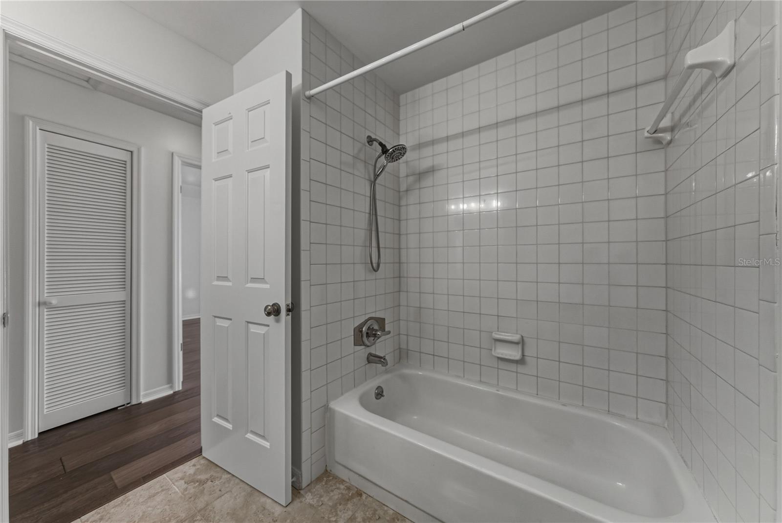 Image 46 of 62 For 307 Bungalow Park Avenue B