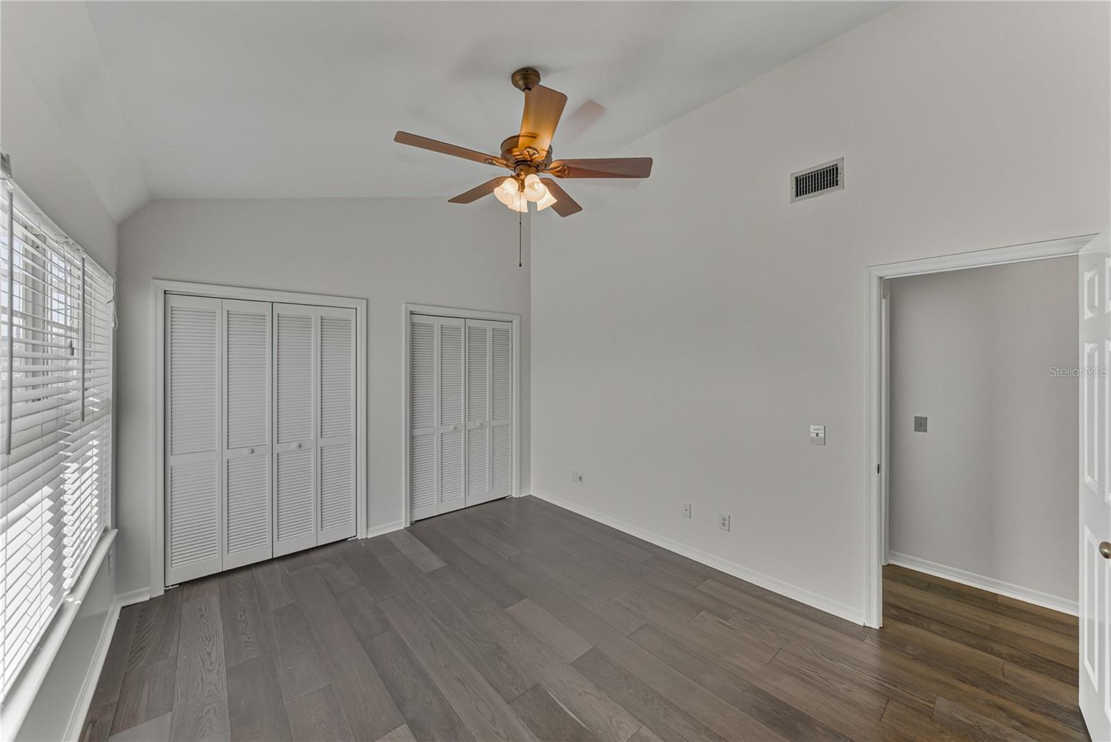 Image 53 of 62 For 307 Bungalow Park Avenue B