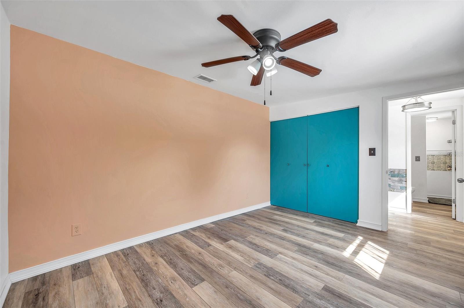 Image 11 of 33 For 5900 Cypress Street N