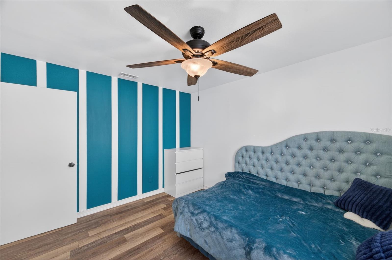 Image 17 of 33 For 5900 Cypress Street N