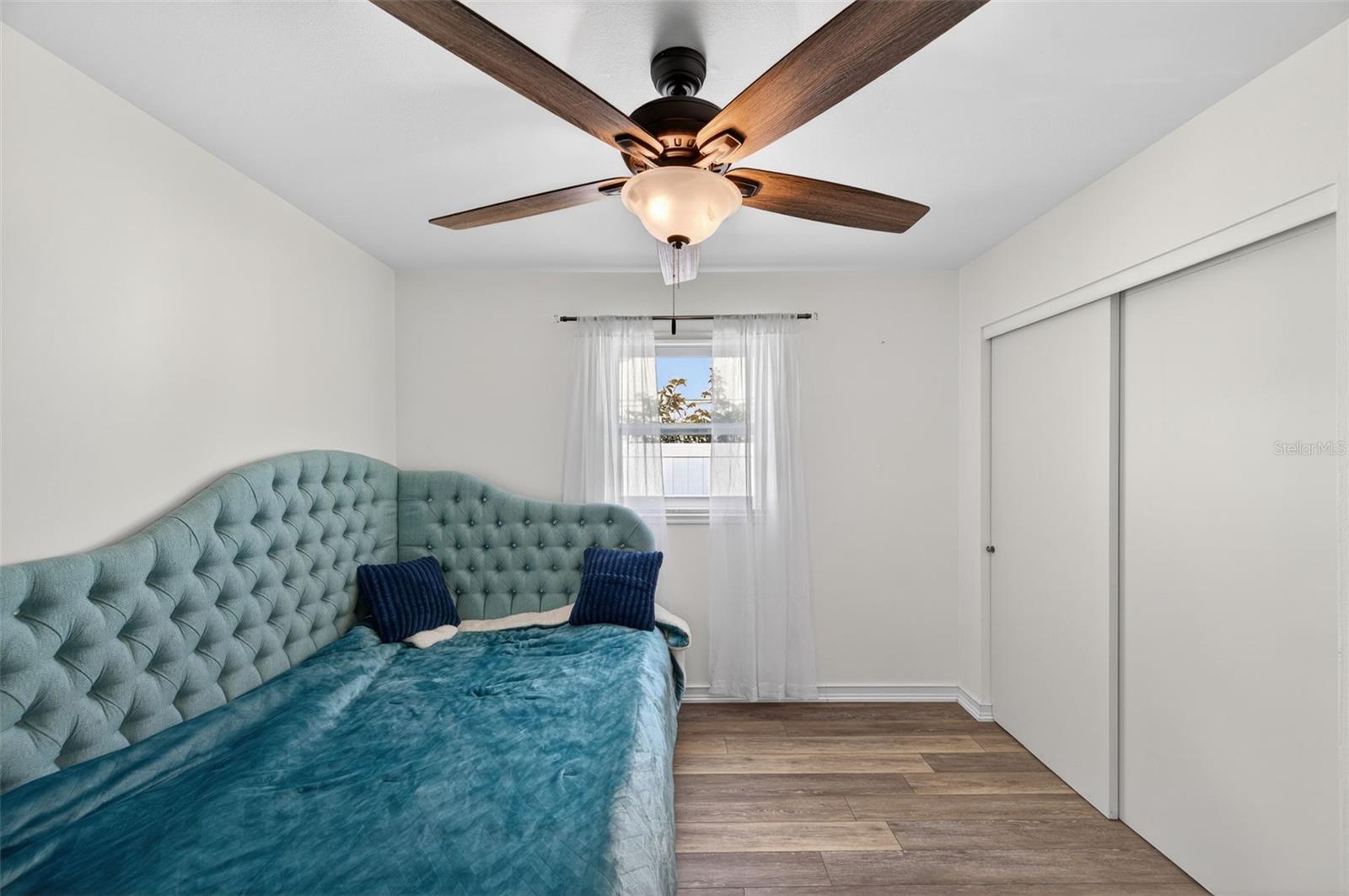 Image 18 of 33 For 5900 Cypress Street N