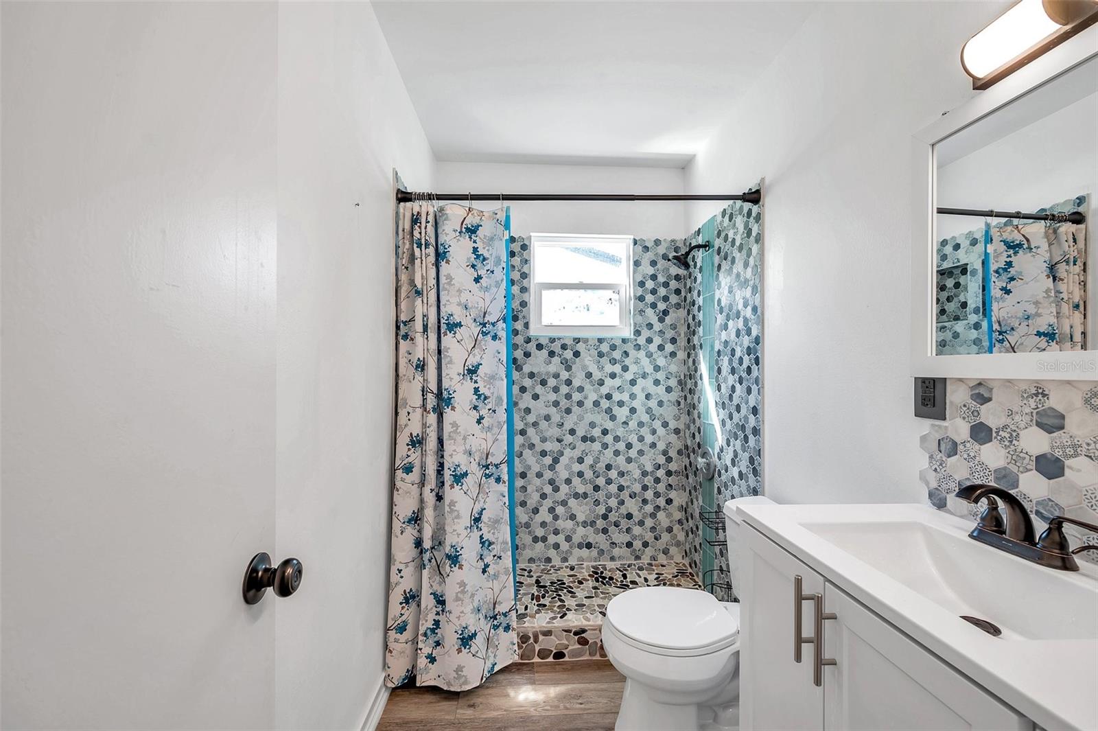 Image 20 of 33 For 5900 Cypress Street N