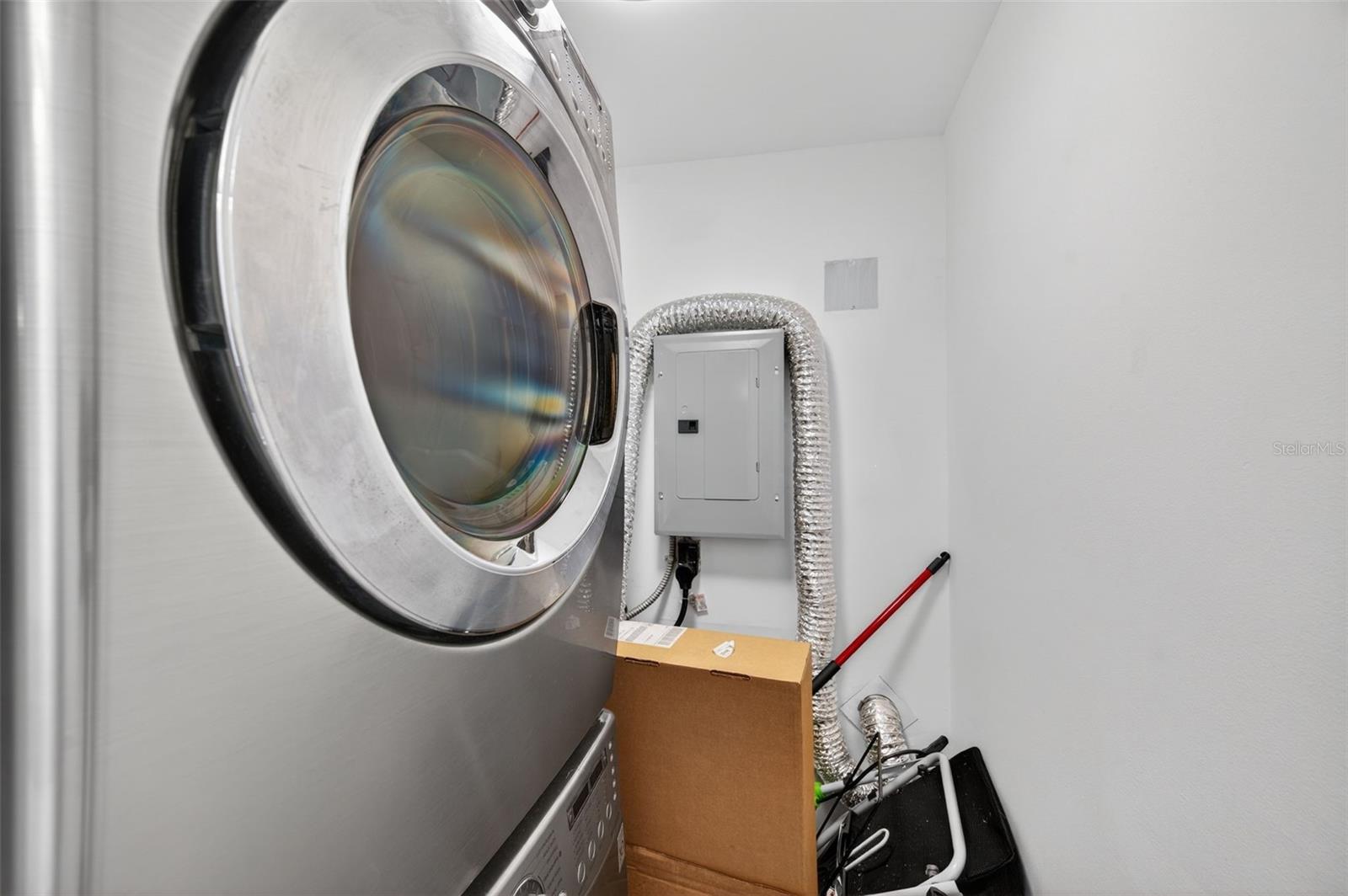 Image 23 of 33 For 5900 Cypress Street N