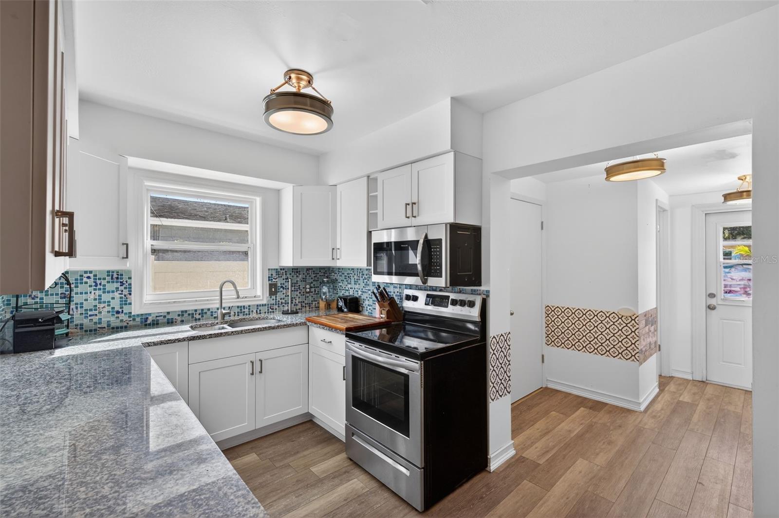 Image 4 of 33 For 5900 Cypress Street N