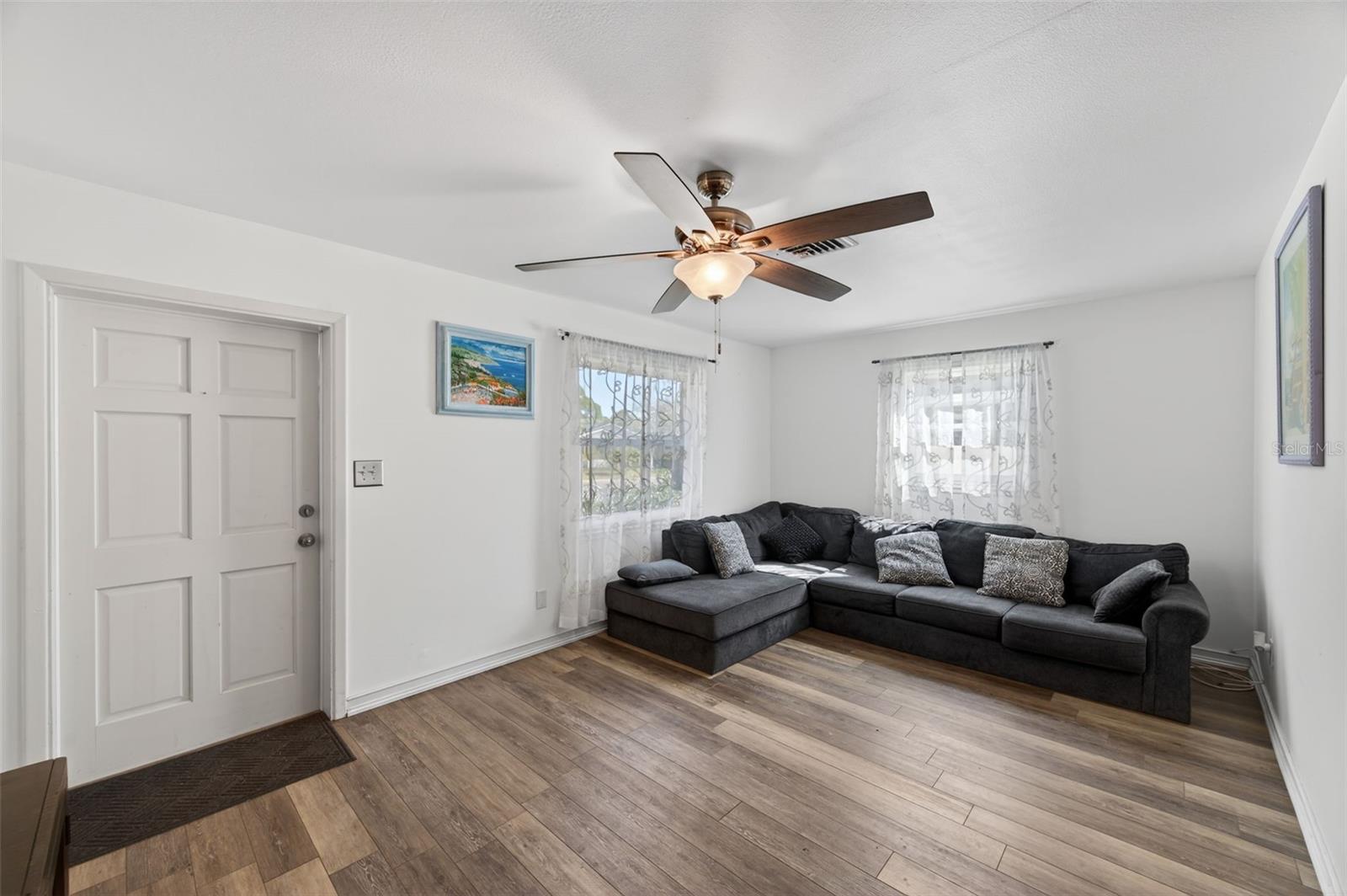 Image 9 of 33 For 5900 Cypress Street N