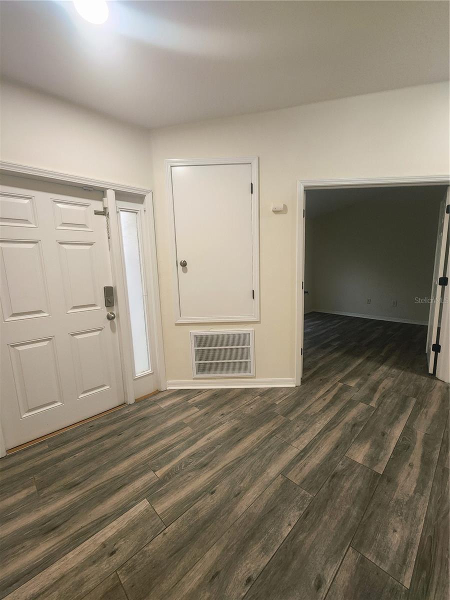 Image 6 of 31 For 7865 Carriage Pointe Drive