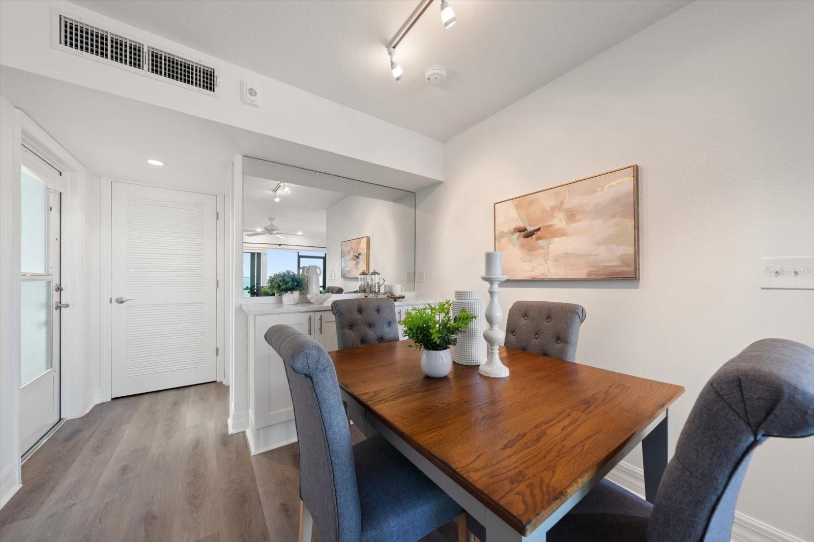 Image 19 of 54 For 2566 Gary Circle 2