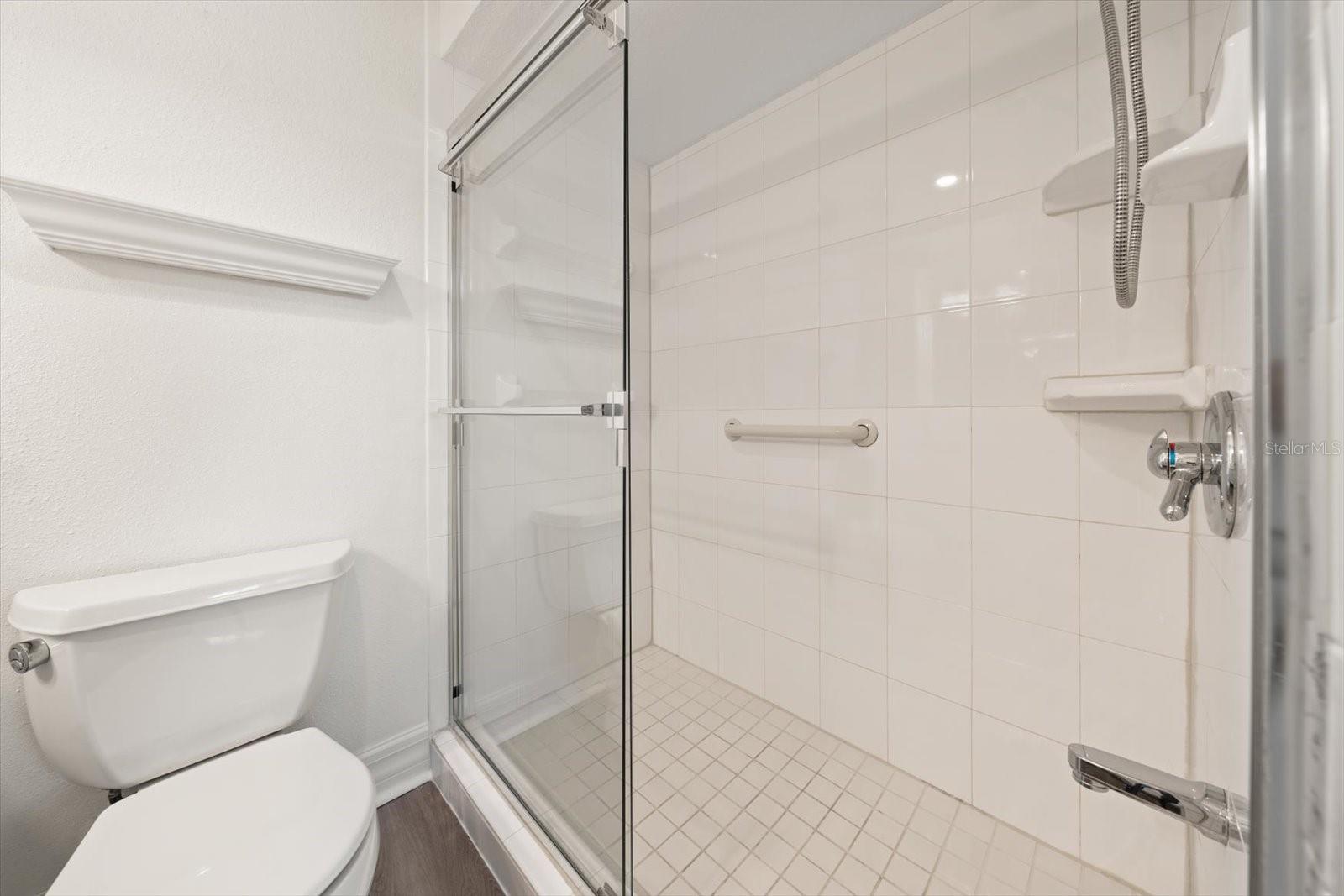 Image 24 of 54 For 2566 Gary Circle 2